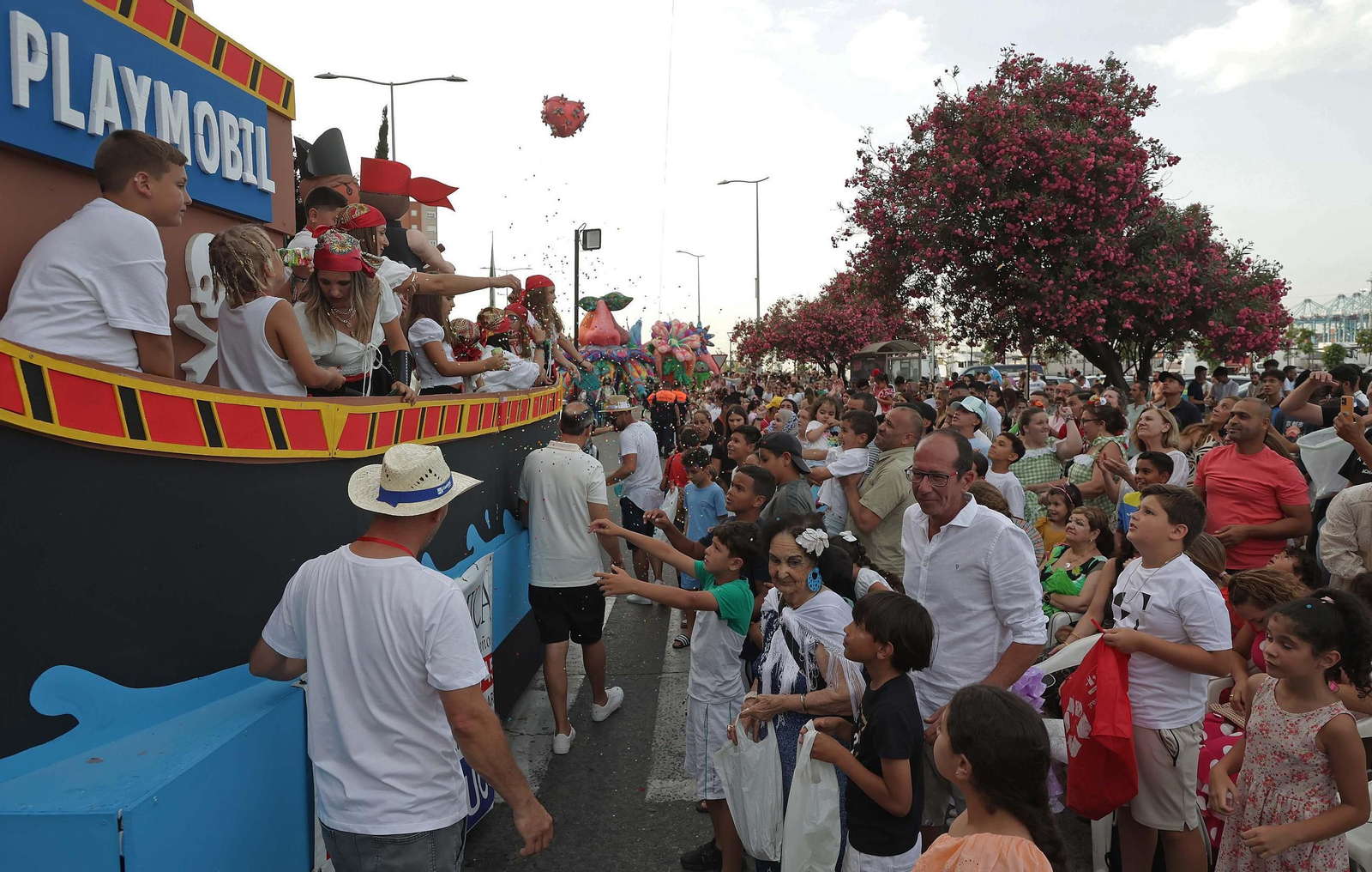 Búscate en las fotos de la cabalgata de la Feria Real de Algeciras 2025