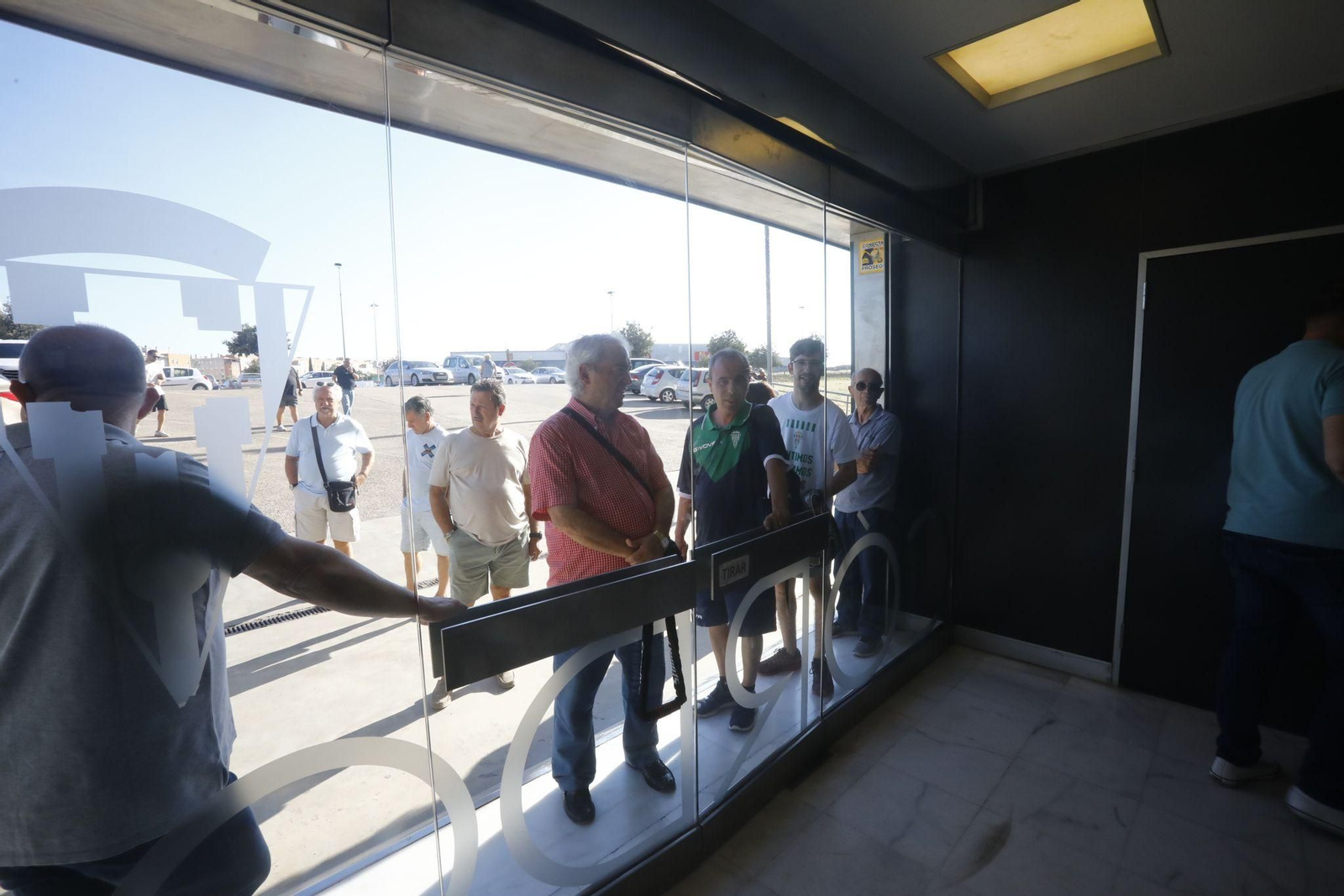 La gran expectación en el inicio de la campaña de abonos del Córdoba CF, en imágenes