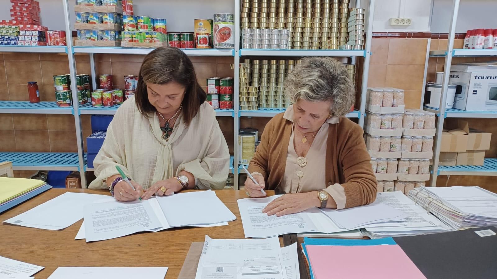 Firma del convenio con el Comedor Virgen de la Cinta.