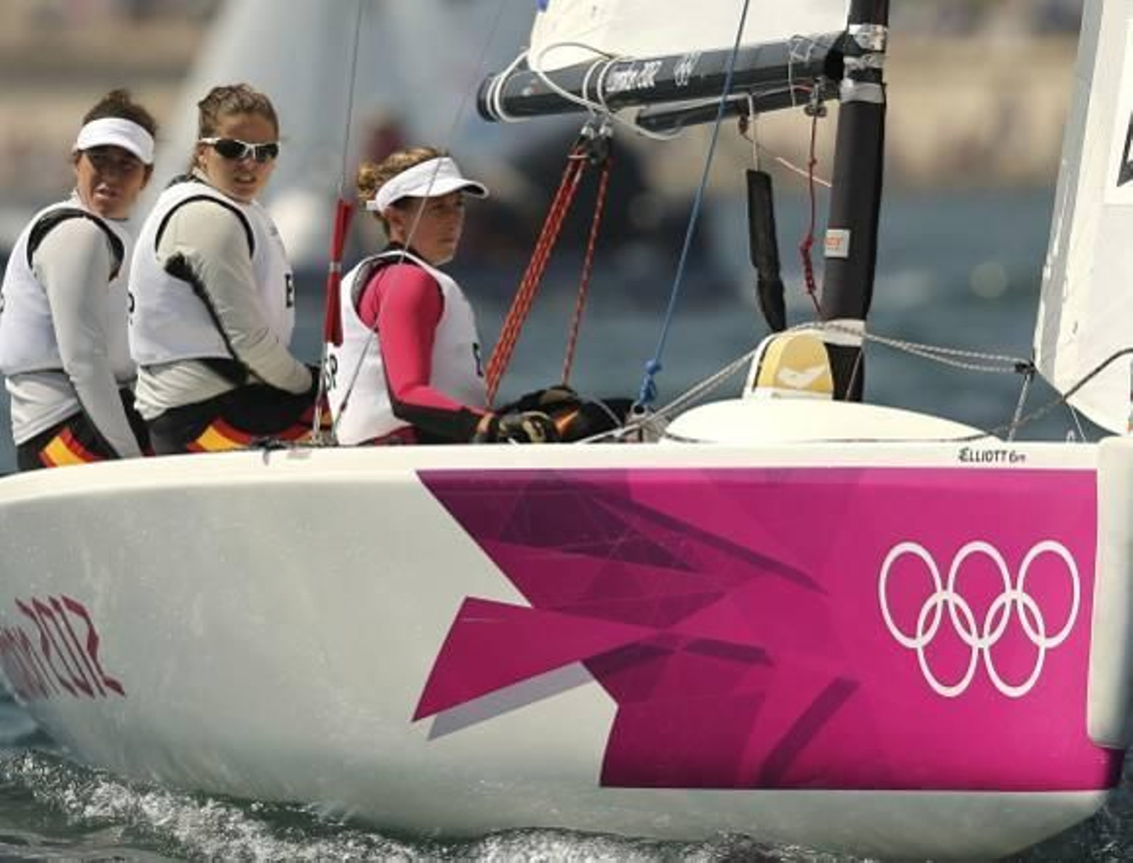 El equipo femenino de Match Race-Elliott 6 de vela, a la final