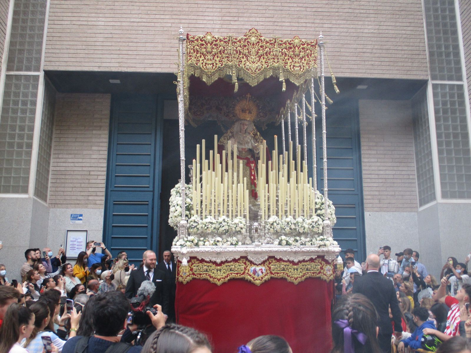 Imágenes de la estación de penitencia de la Hermandad de Pasión de Almería