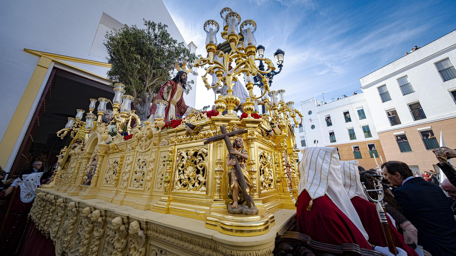 Imágenes de la salida de El Huerto en la Semana Santa de Cádiz 2025