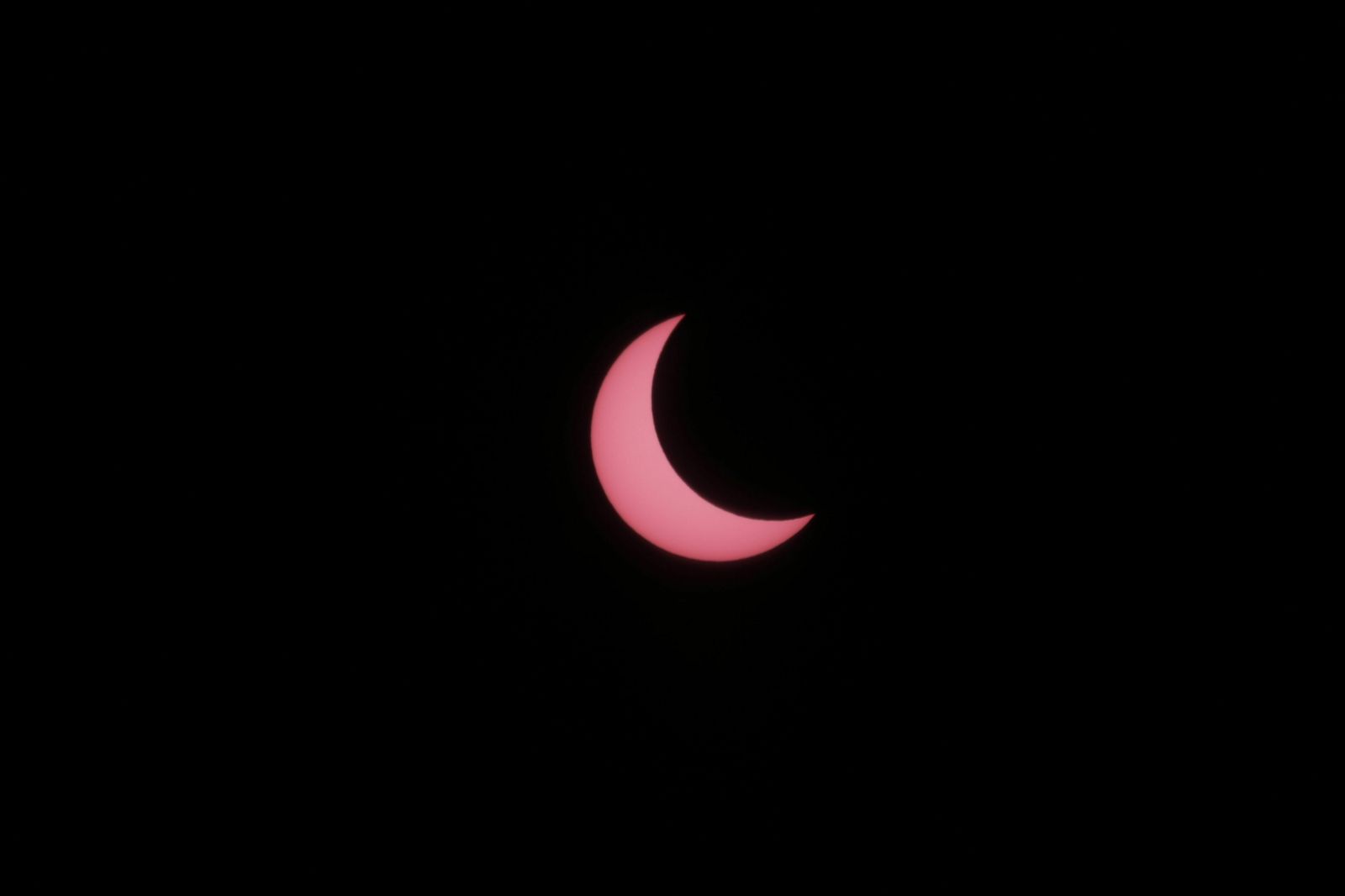Las imágenes del último eclipse solar de la década