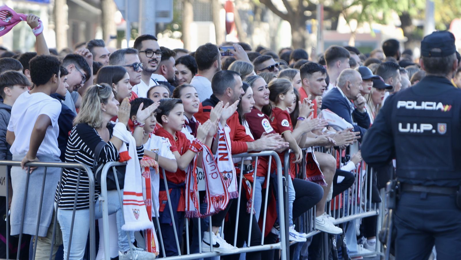 Llegada del Sevilla al Pizjuán