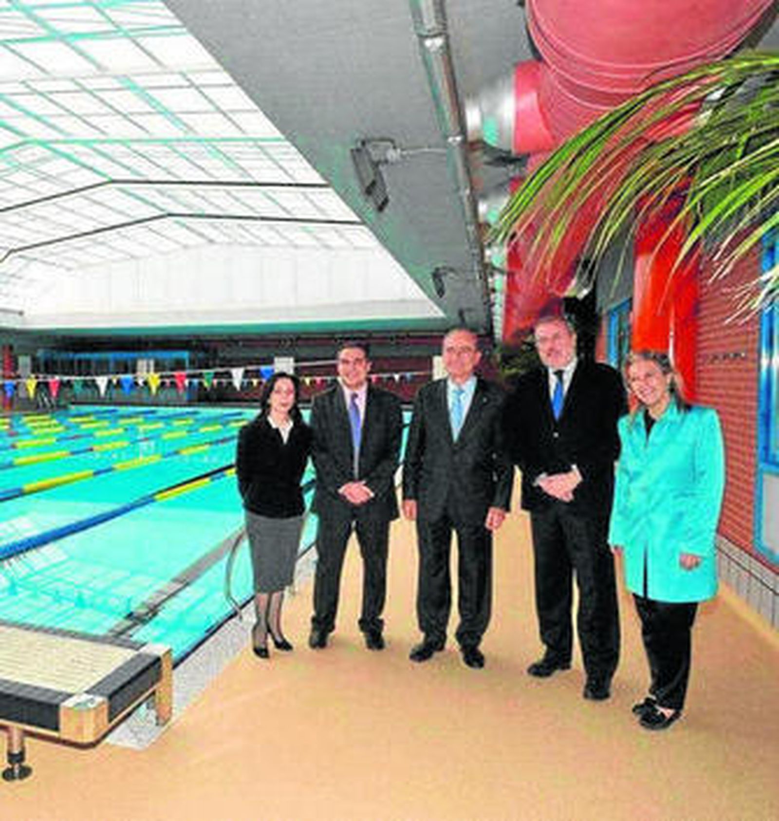 Inauguración de la piscina de Puerto de la Torre, en marzo de 2009.