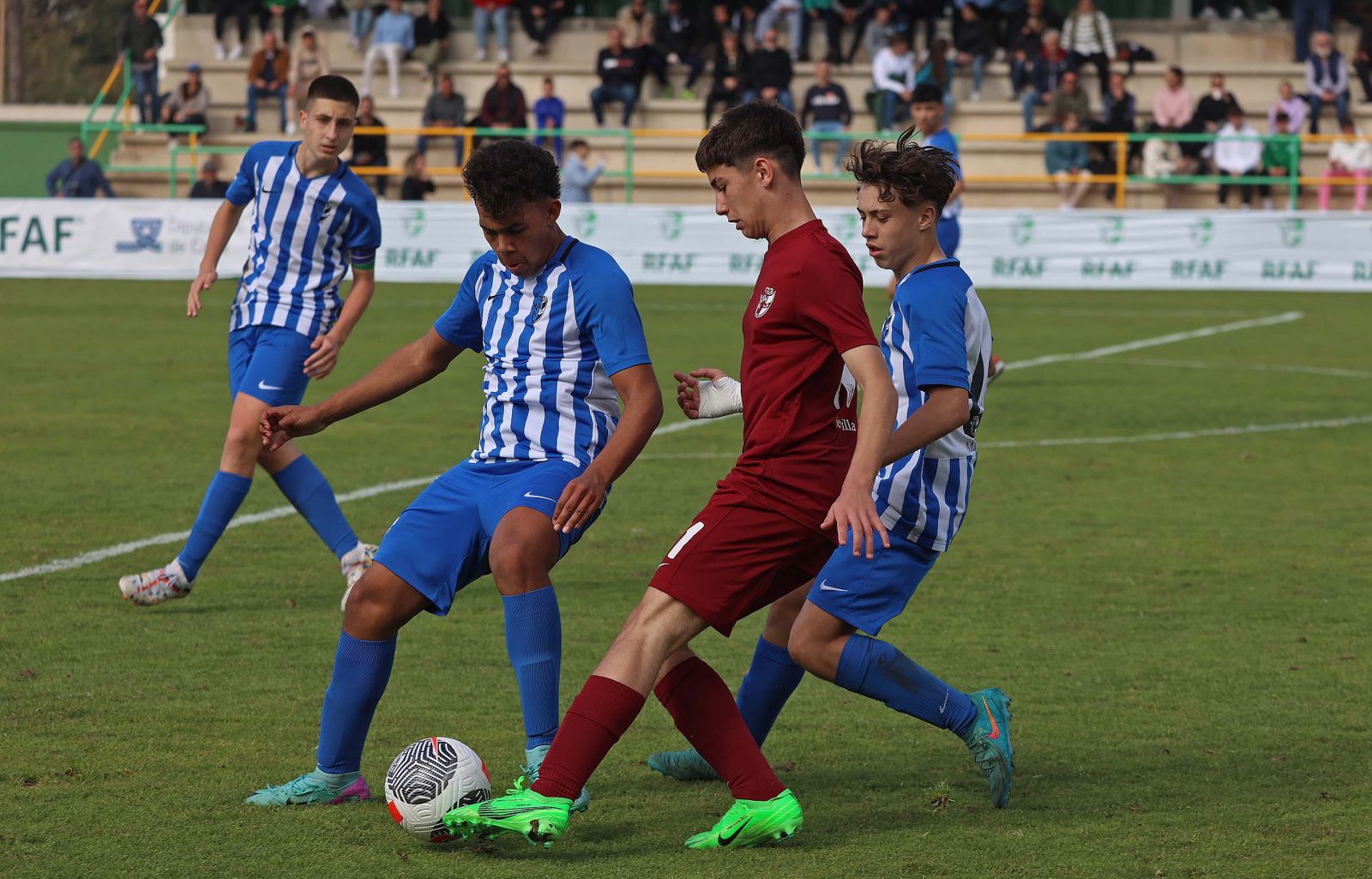 Imágenes de las finales de la Copa Andalucía infantil y cadete de fútbol en Los Barrios