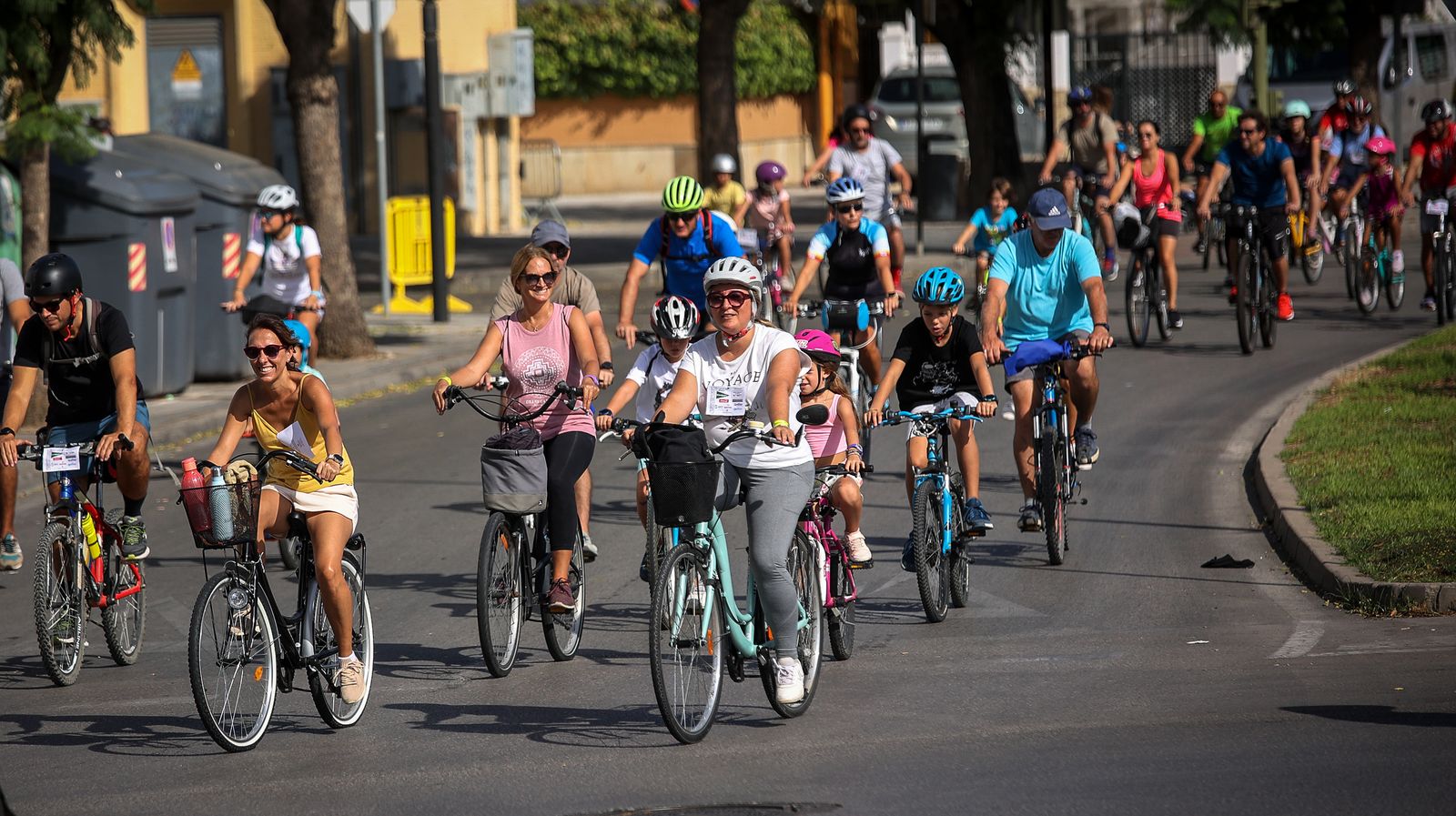 Gran ambiente en la fiesta de la bici y la amistad