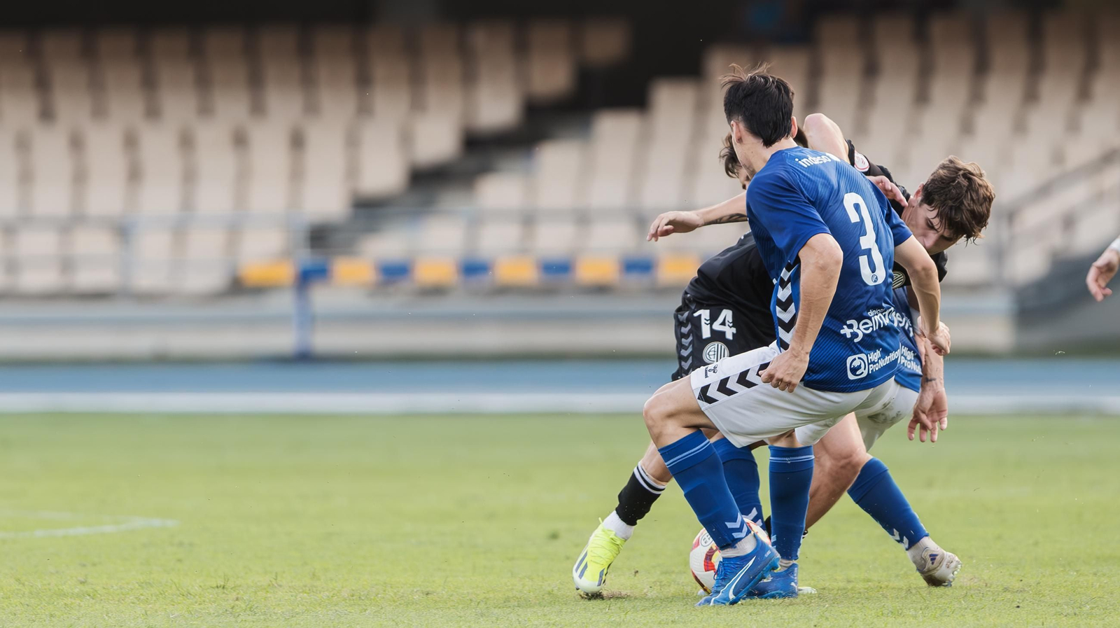 Imágenes del triunfo del Xerez DFC en el 34 Trofeo de la Vendimia