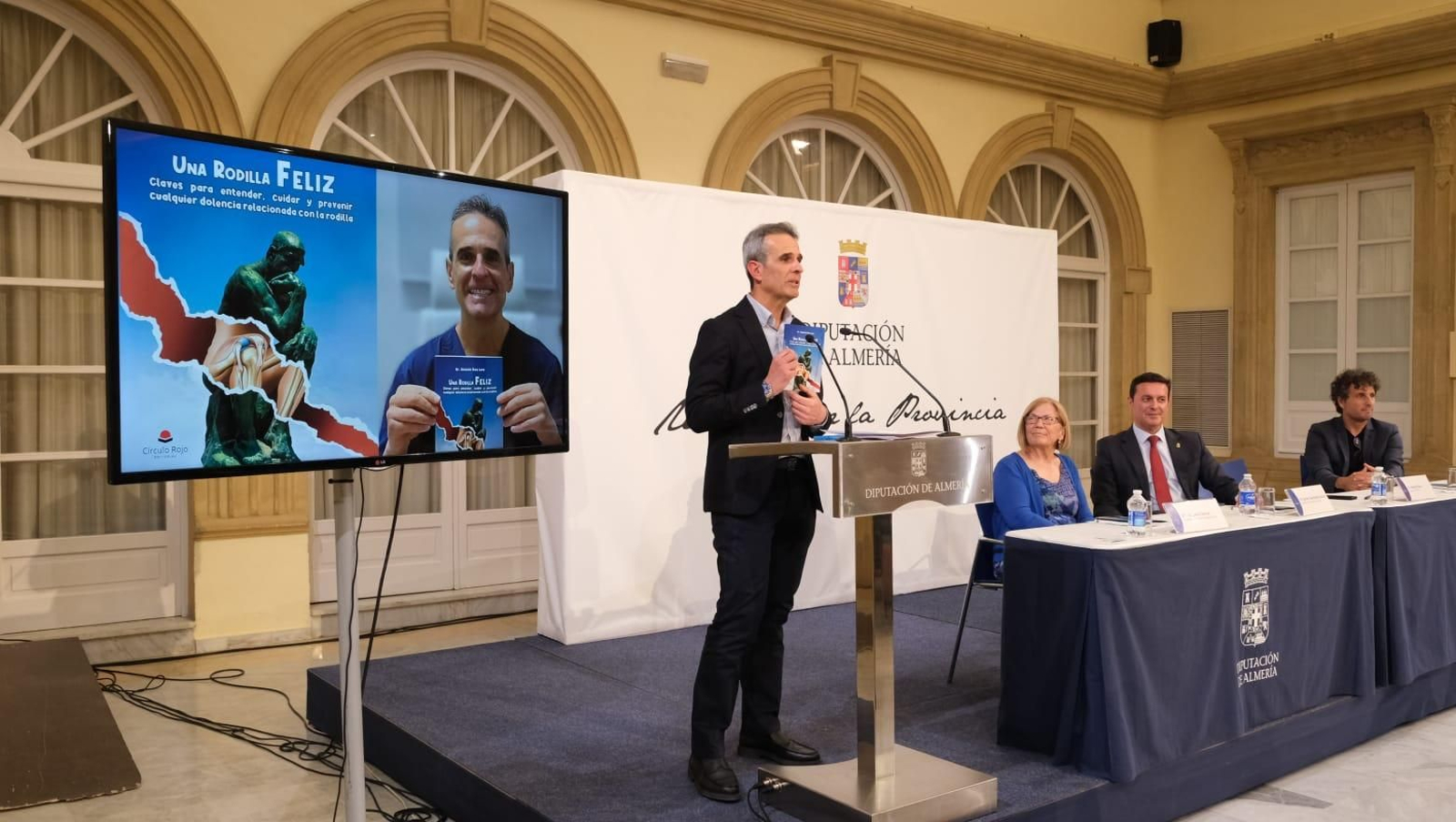 El doctor Ríos, durante la presentación.