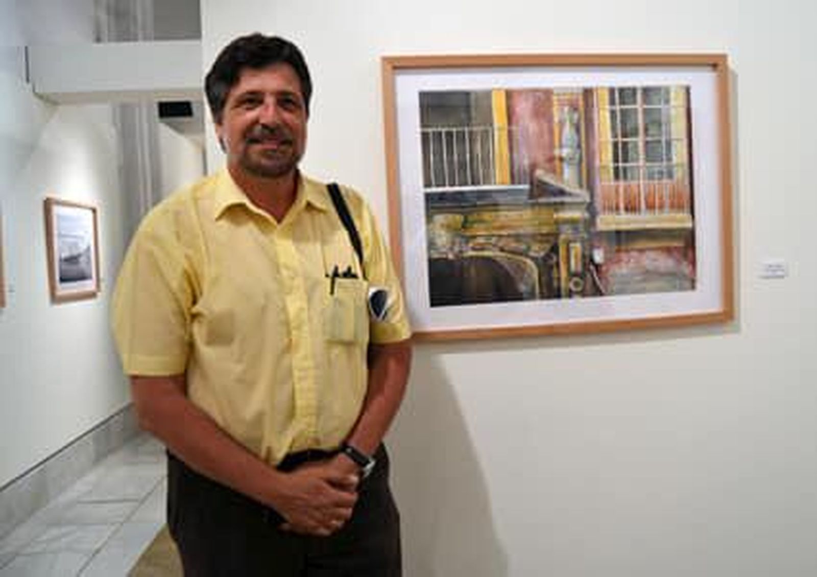 Elías Cañas García-Otero, junto a su acuarela favorita.