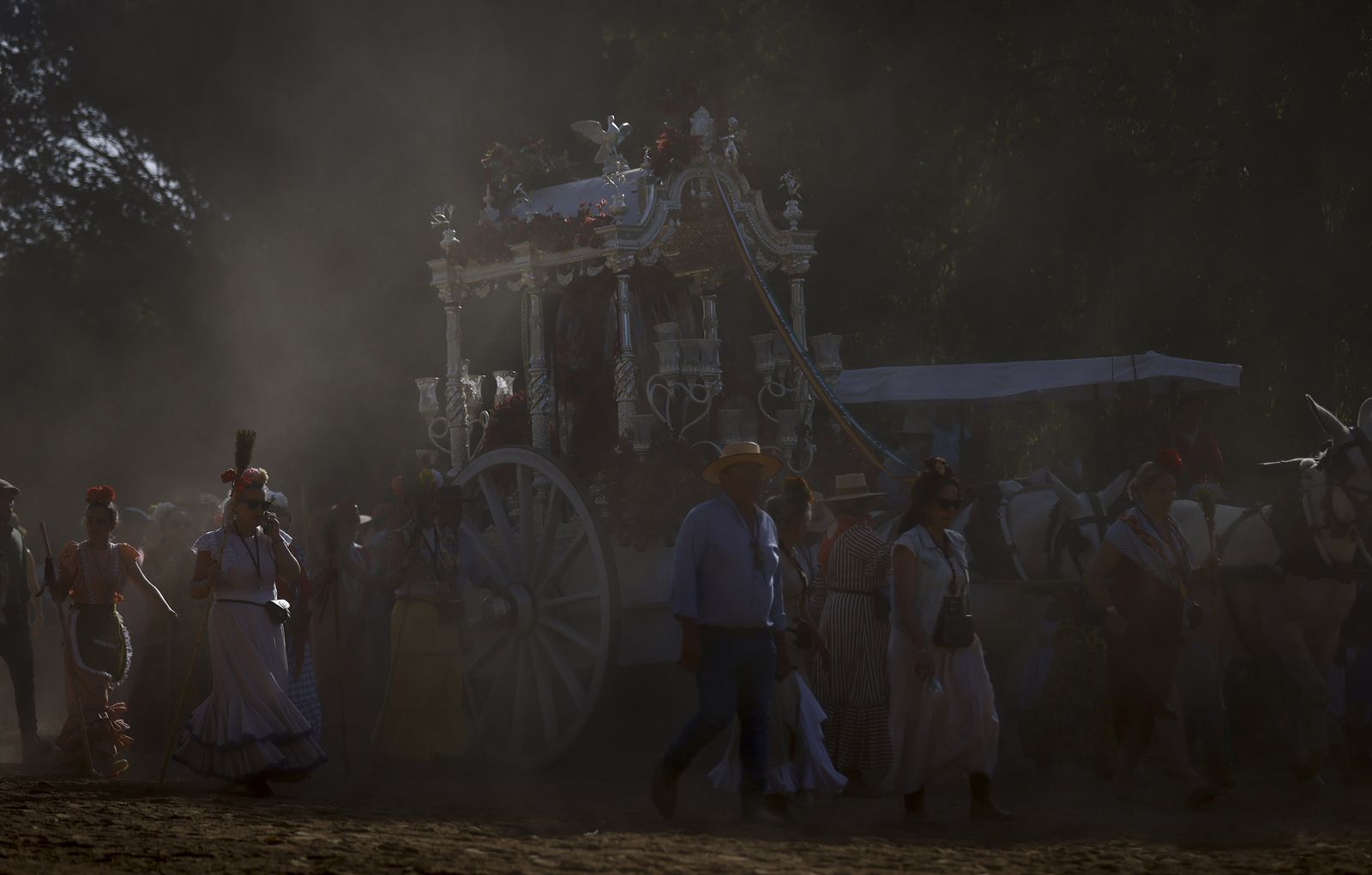El paso de Triana y Sevilla por el Vado del Quema, en imágenes