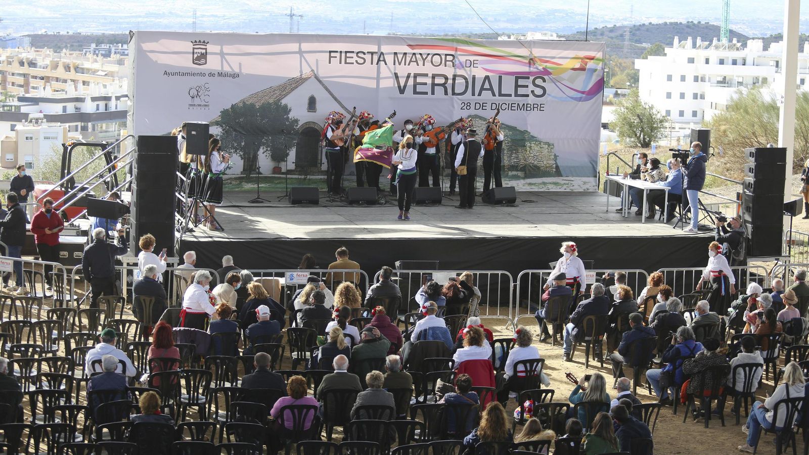 Una panda sobre el escenario del concurso.
