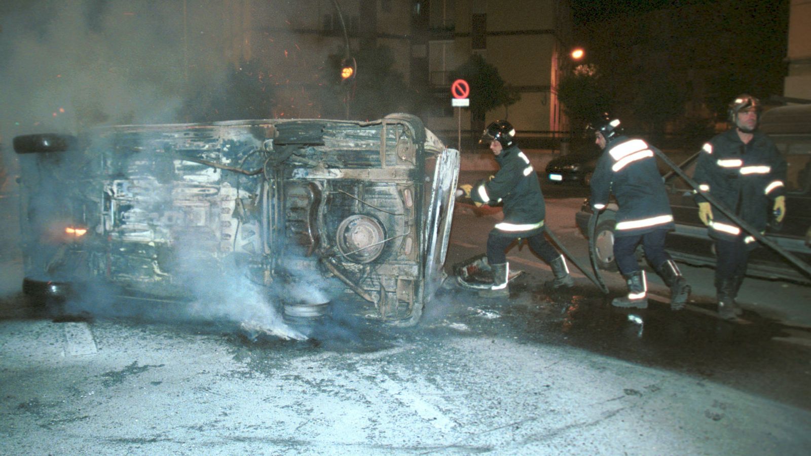 Disturbios en Los Pajaritos tras el atraco al estanco y la muerte de uno de los atracadores, en 2002.