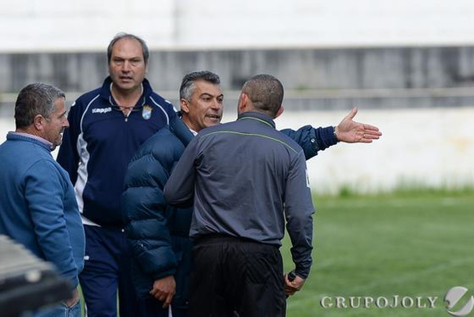 El XCD, que tampoco paga al árbitro, cae ante el Mairena (2-1) con un gol dudoso en el minuto 89.

Foto: LOF