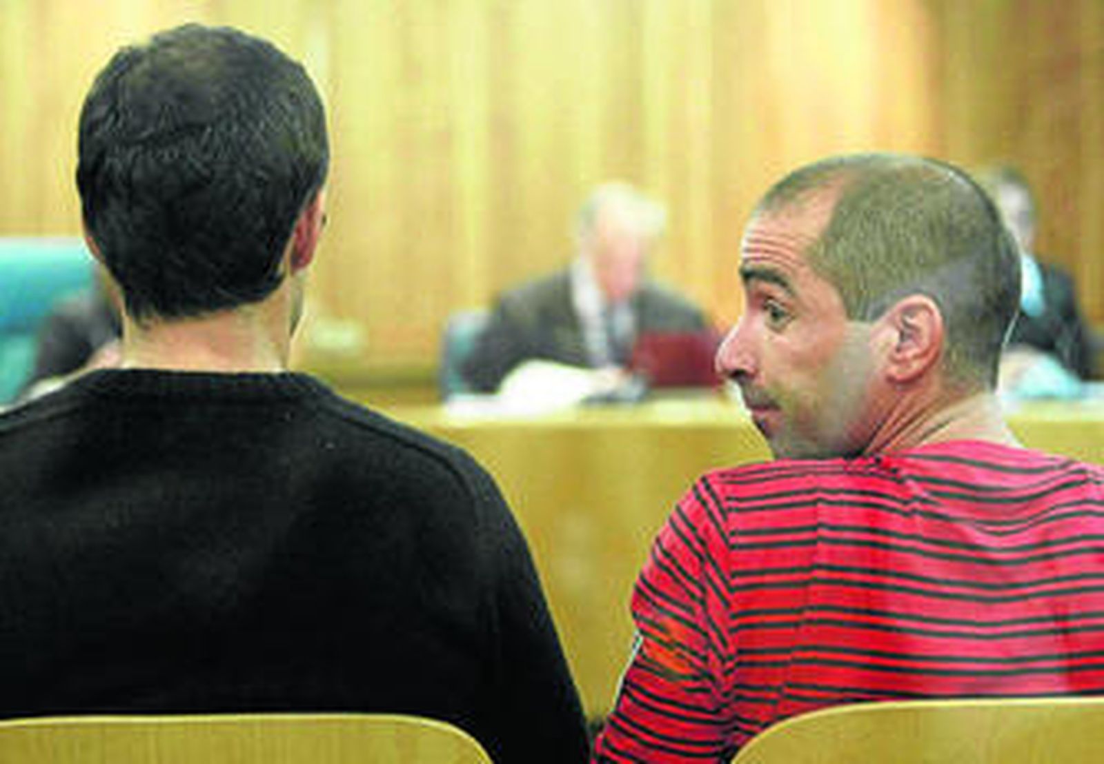 Andoni Otegi y Oskar Zelarain (derecha), ayer en la Audiencia Nacional, en donde se les juzga.