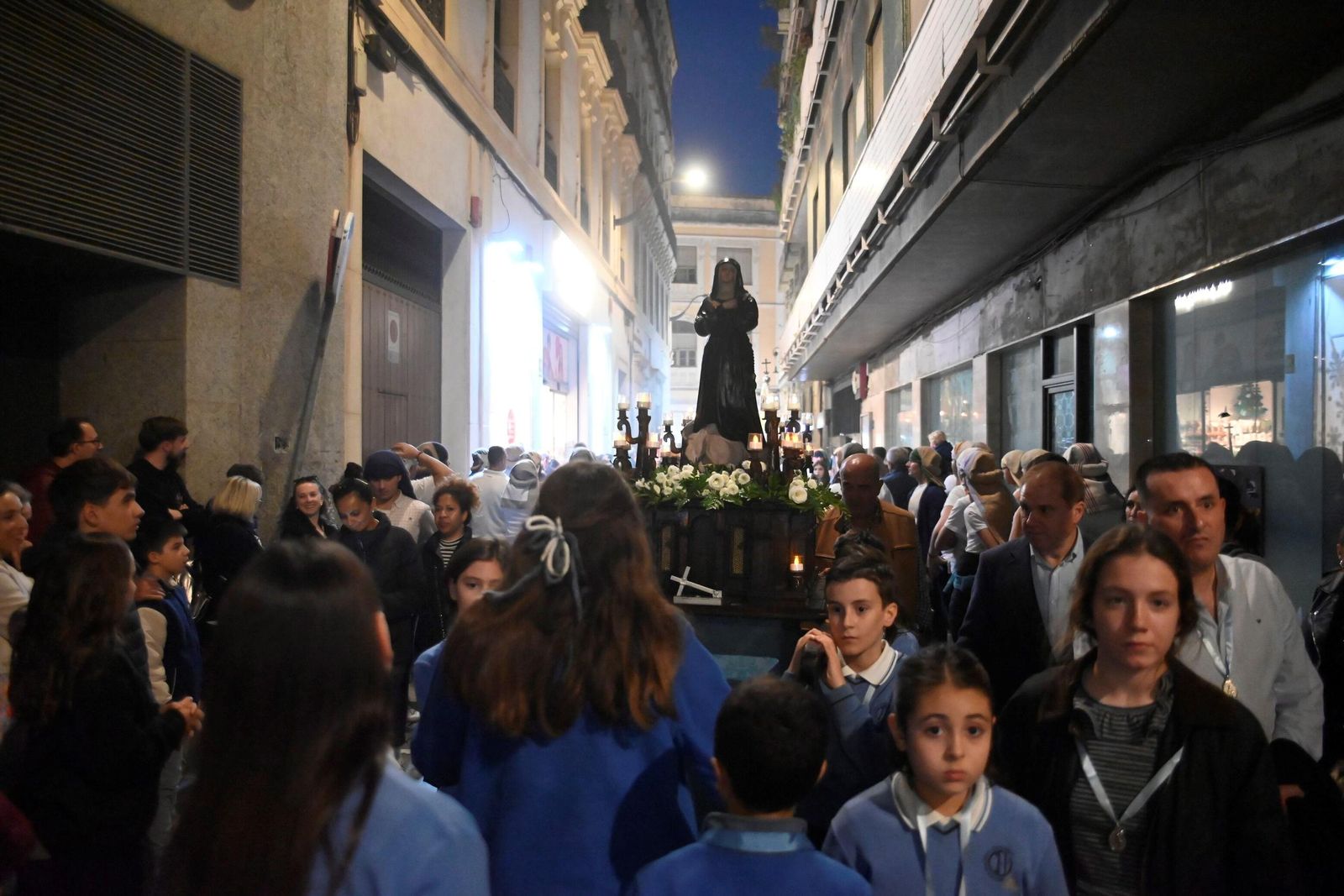 La procesión de la Virgen de la Medalla Milagrosa de Córdoba, en imágenes