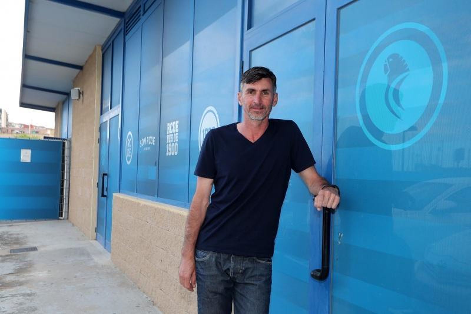 Arteaga posa en la ciudad deportiva Dani Jarque, donde habitualmente entrena el Espanyol.