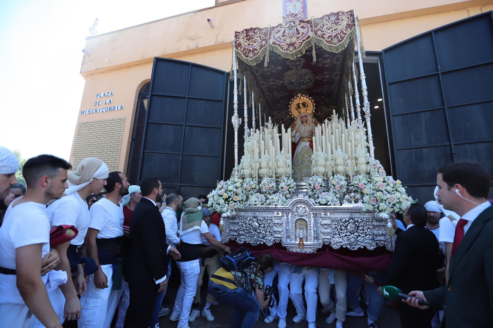 Imágenes del recorrido de la Hermandad del Cristo Cautivo de Huelva