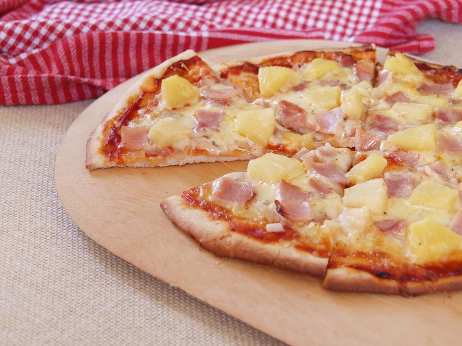 La insólita polémica del presidente de Islandia y la pizza con piña