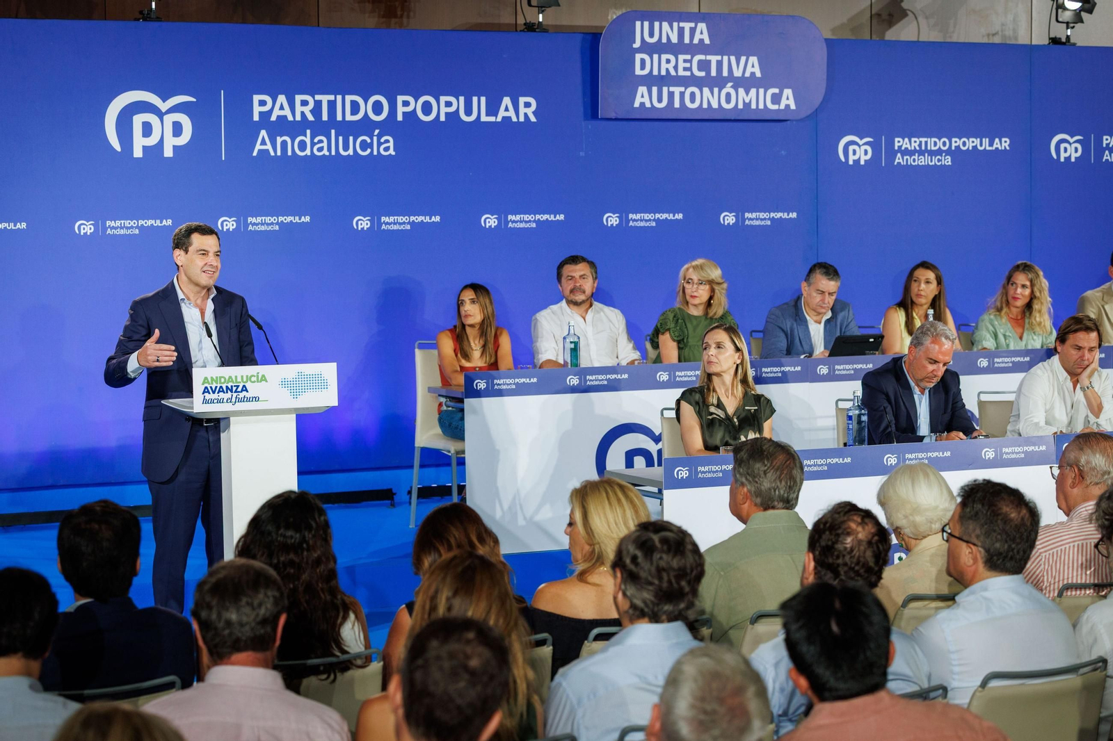 Juanma Moreno interviene en la junta directiva del PP andaluz