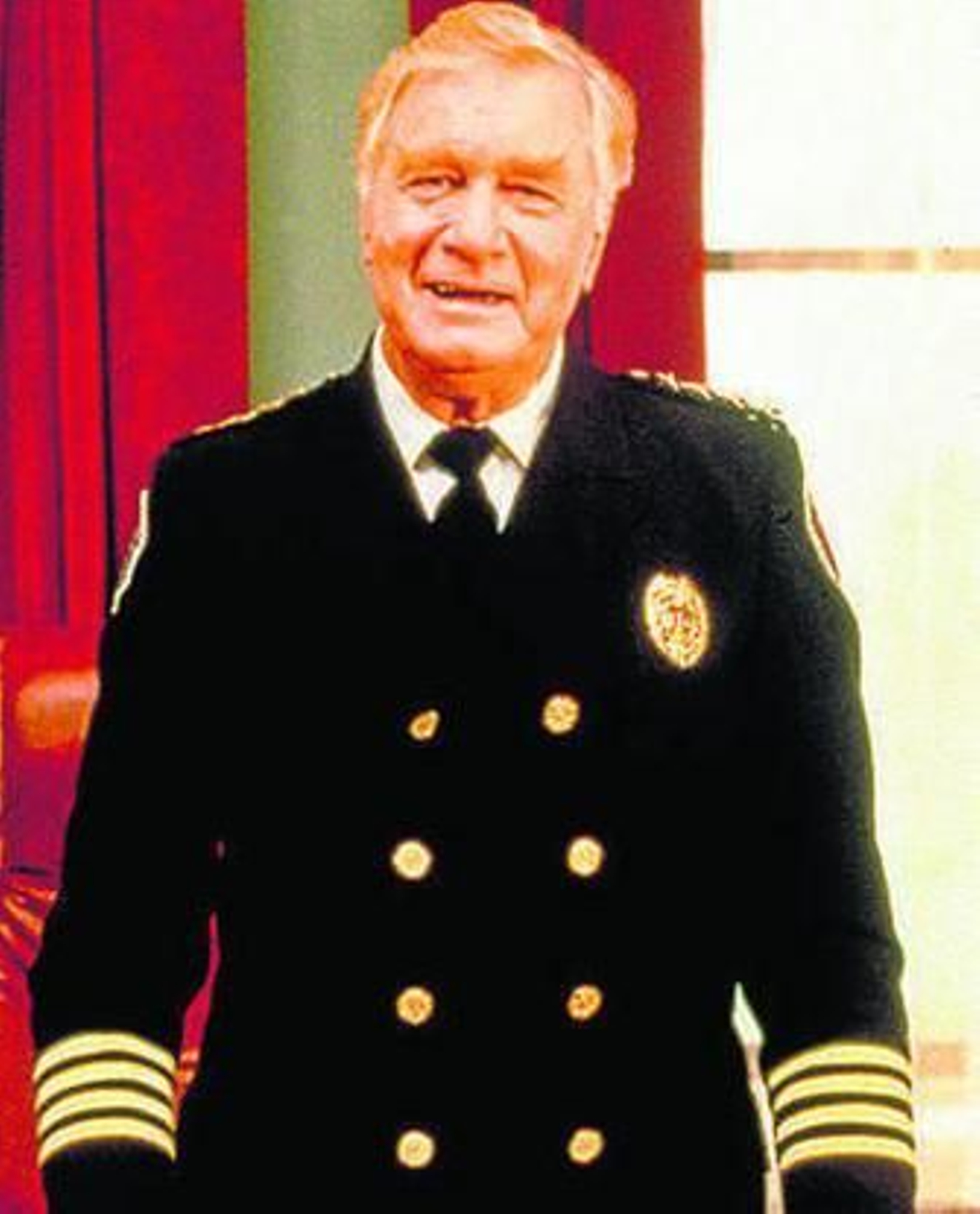George Gaynes, como Lassard.