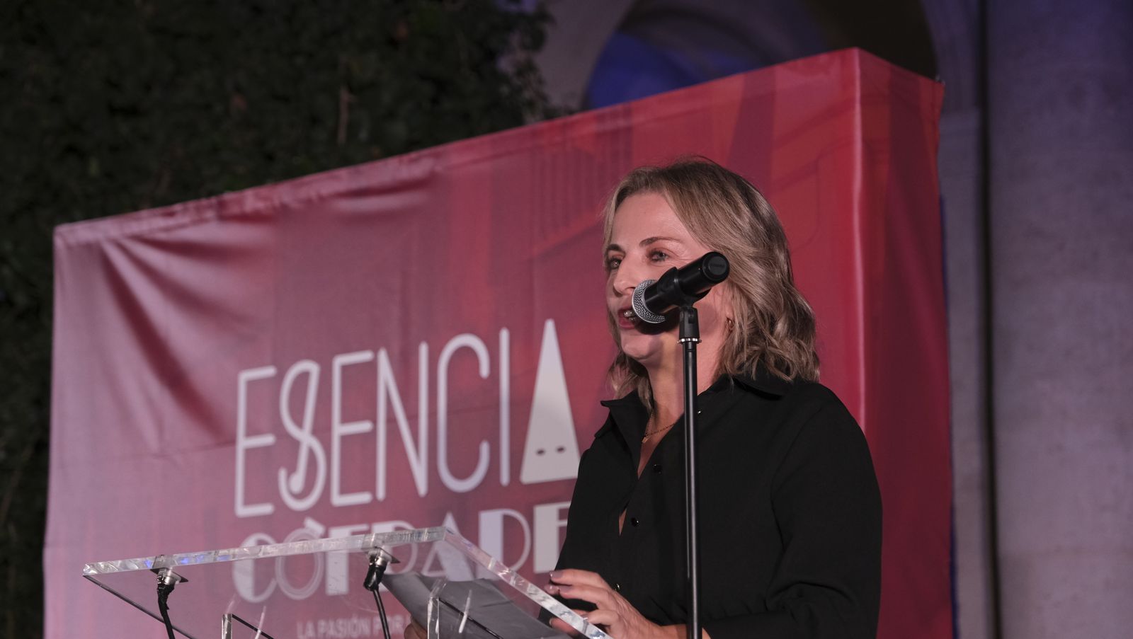 Presentación de Esencia Cofrade, en el Claustro de la Catedral de Almería