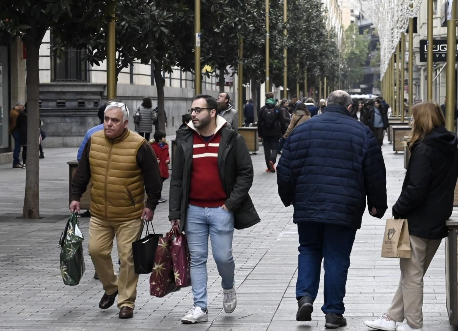 Ambiente en las calles del centro de Córdoba para despedir el año 2023, en imágenes