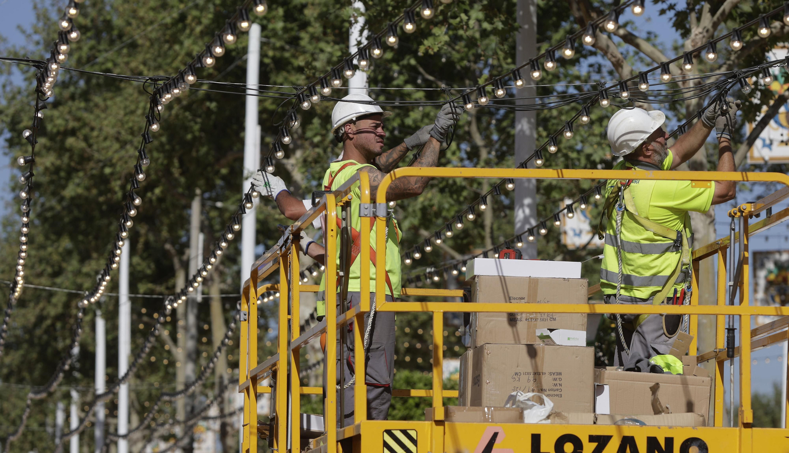 Imágenes de los preparativos de la Feria de Abril