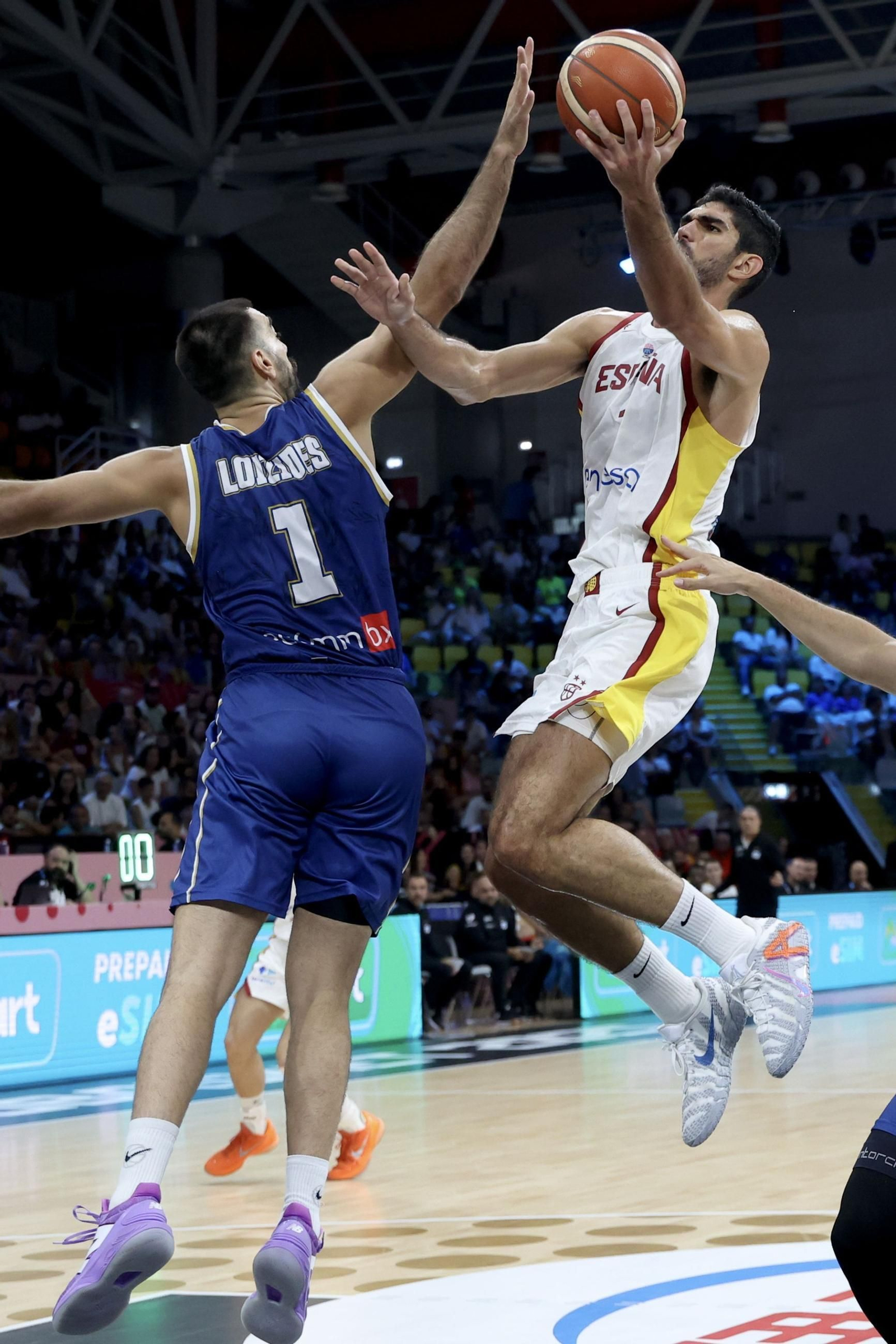 Mario Saint-Supery crece en el España-Chipre