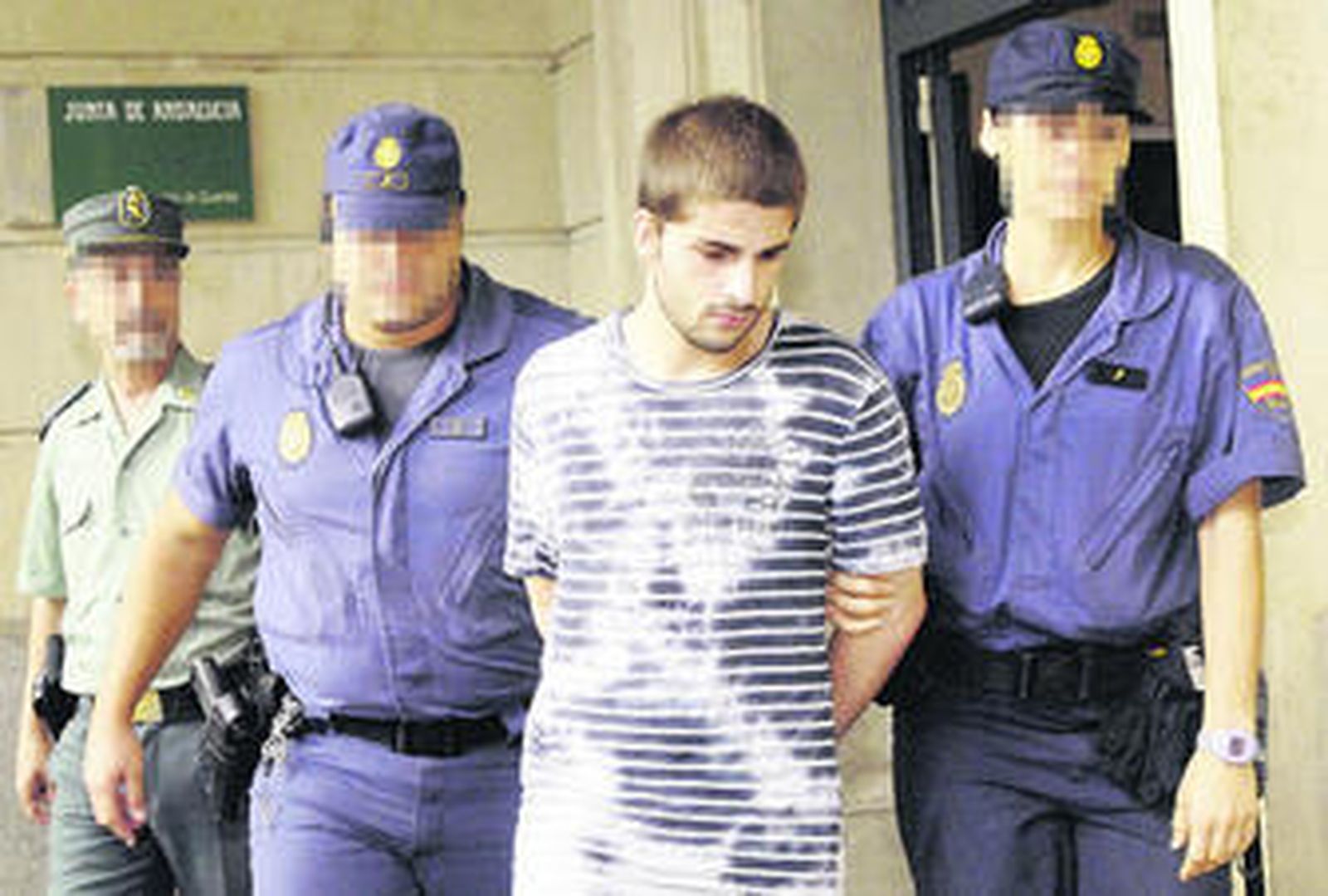 El asesino confeso de Marta, Miguel Carcaño, ayer de nuevo en los juzgados para identificar al familiar de Samuel.