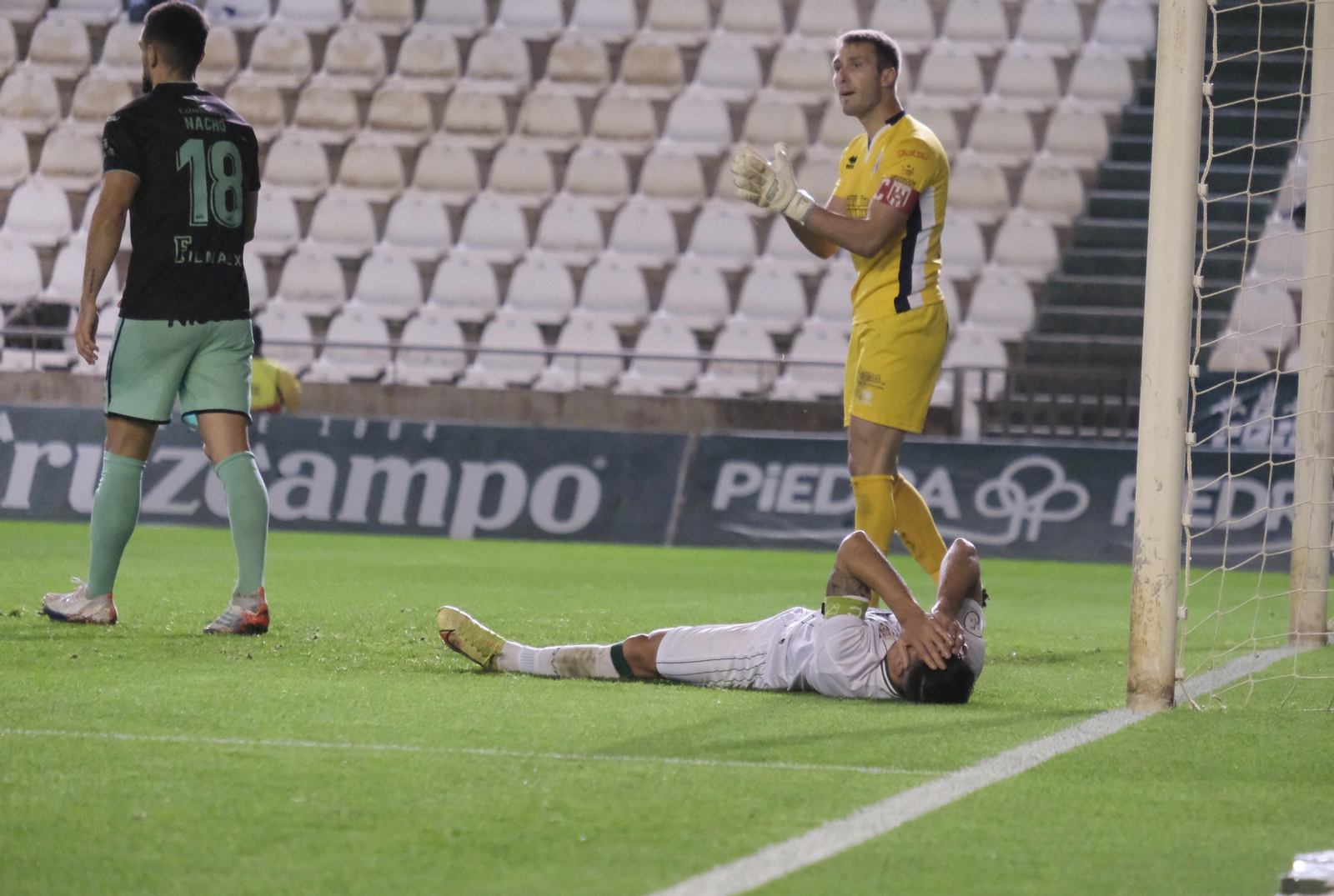 Un revés doloroso: las imágenes de la derrota del Córdoba CF ante el Mérida