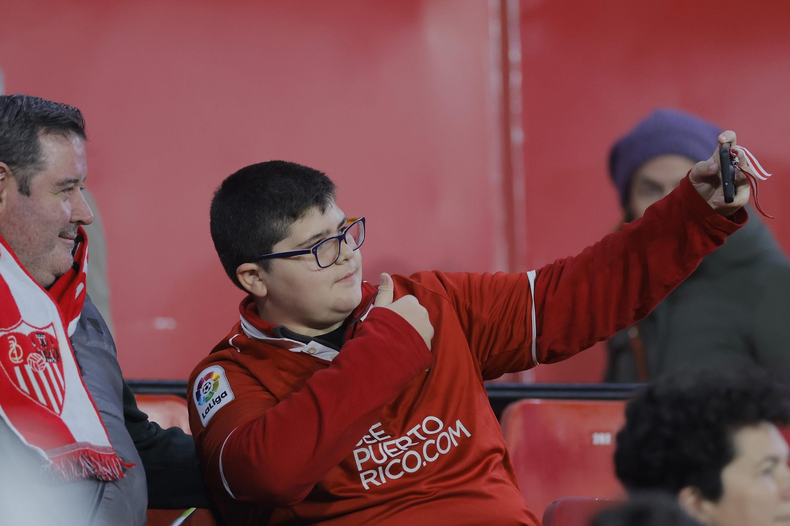 Búscate en las fotos del Sevilla-Alavés