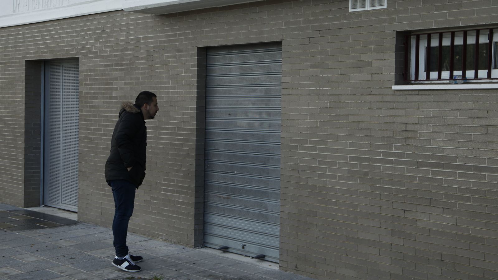 El local destinado a Correos, cerrado