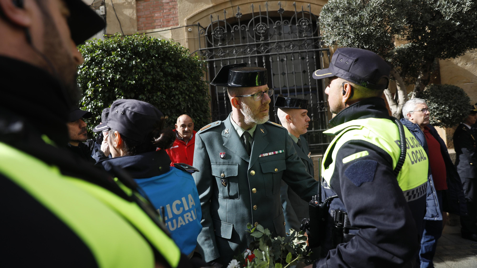 Las fotos de la concentración silenciosa por la muerte de dos guardias civiles en Barbate