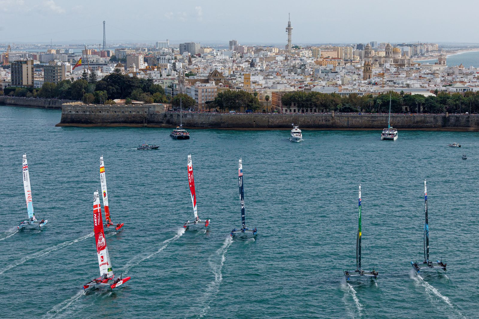 Cádiz cuenta con un impresionante balcón natural al campo de regatas.