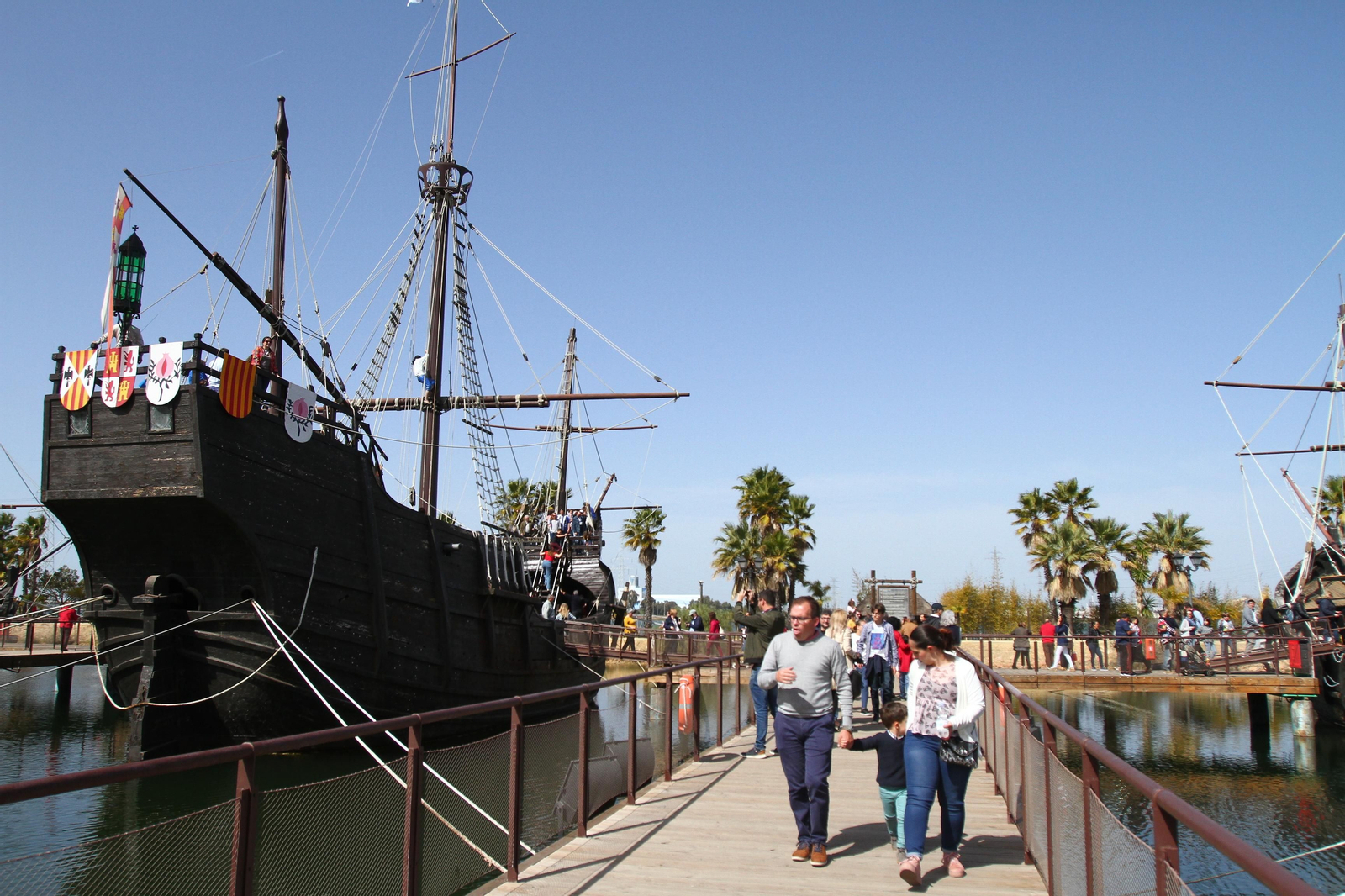 Imágenes del día de puertas abiertas en el muelle de las Carabelas
