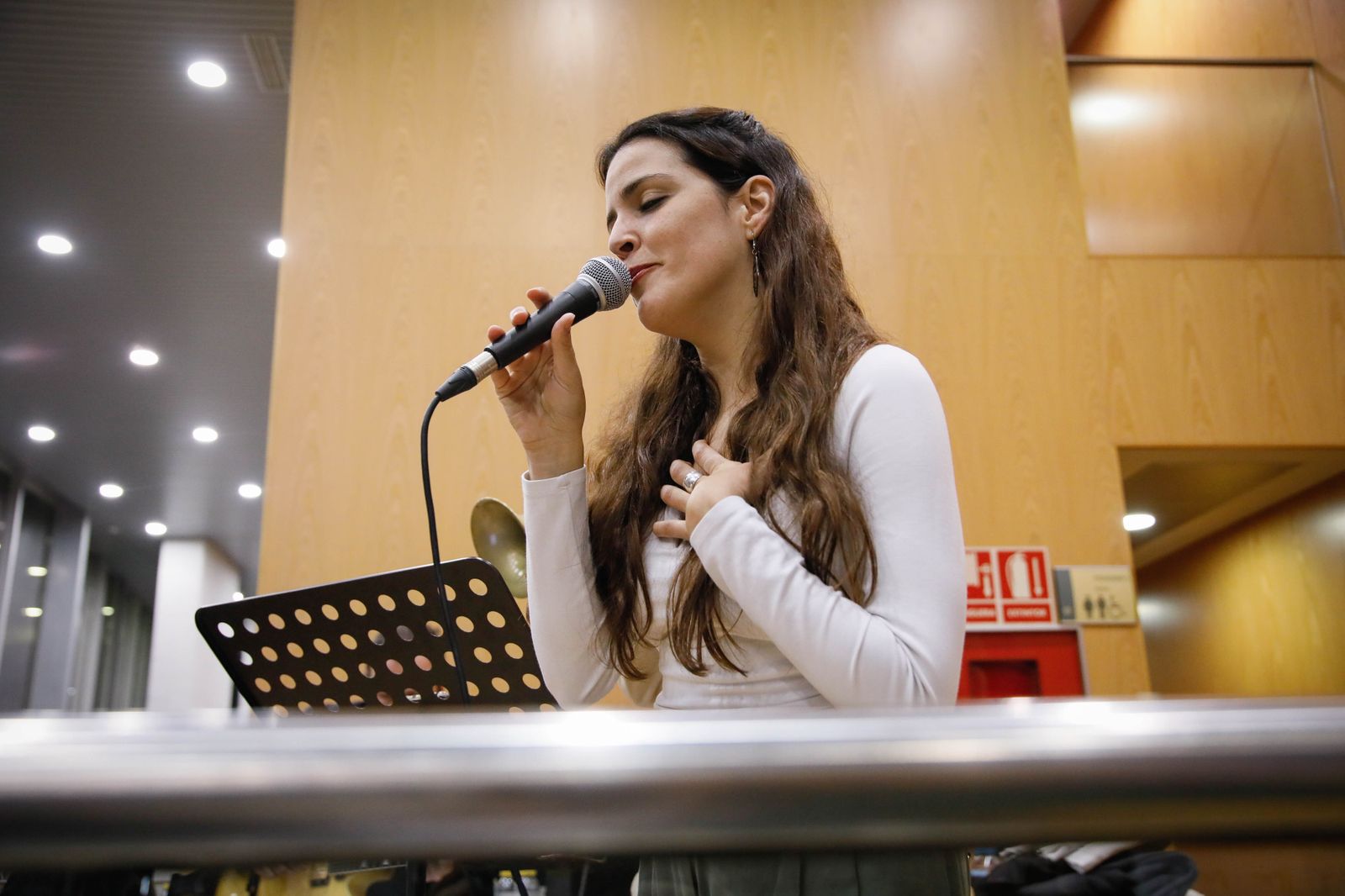 Imágenes del acto de reconocimiento a antiguos alumnos y amigos de honor en la UAL