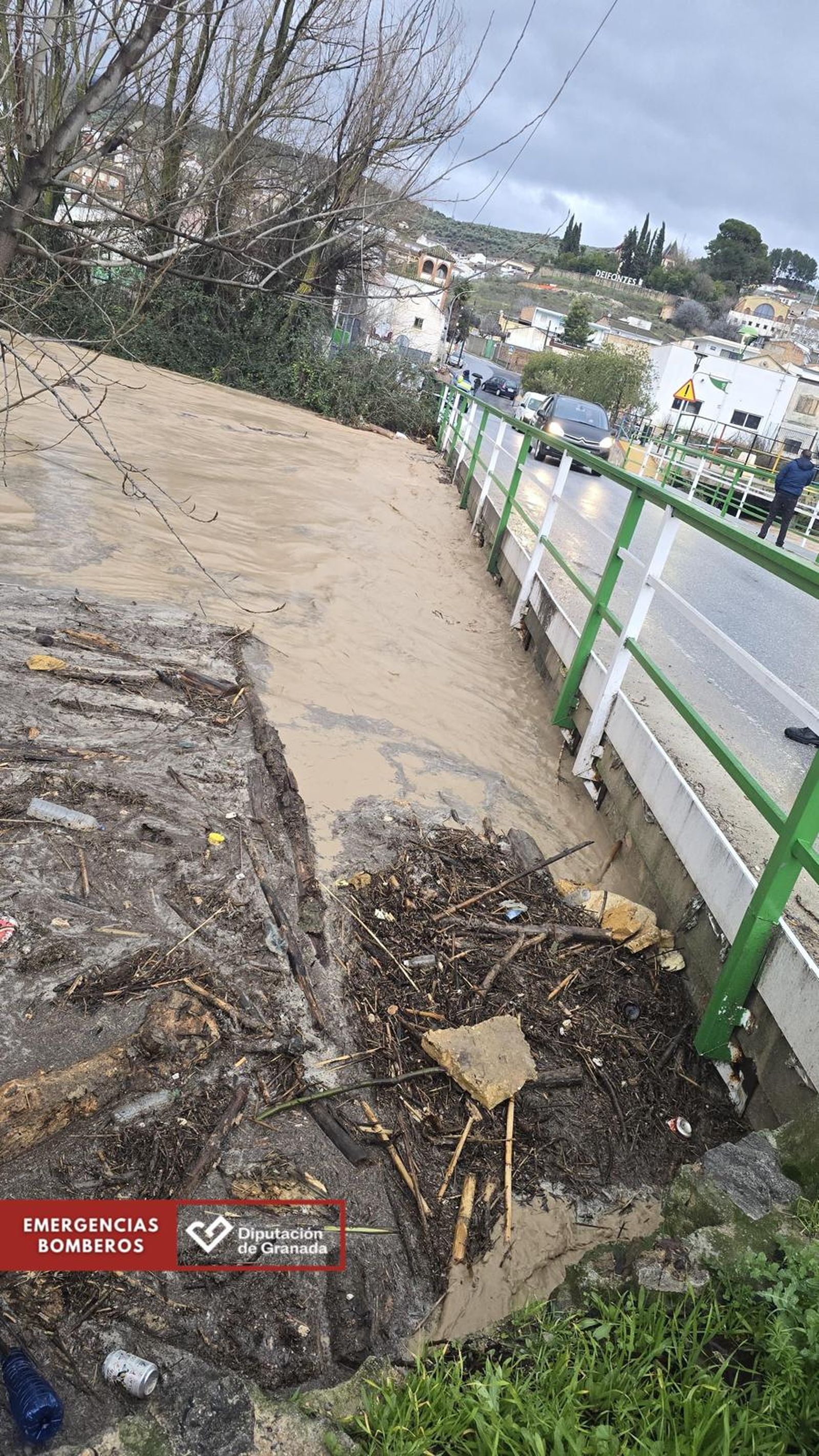 Todas las fotos de la borrasca Leonardo y sus incidencias en Granada: desprendimientos, ríos desbordados y lluvia