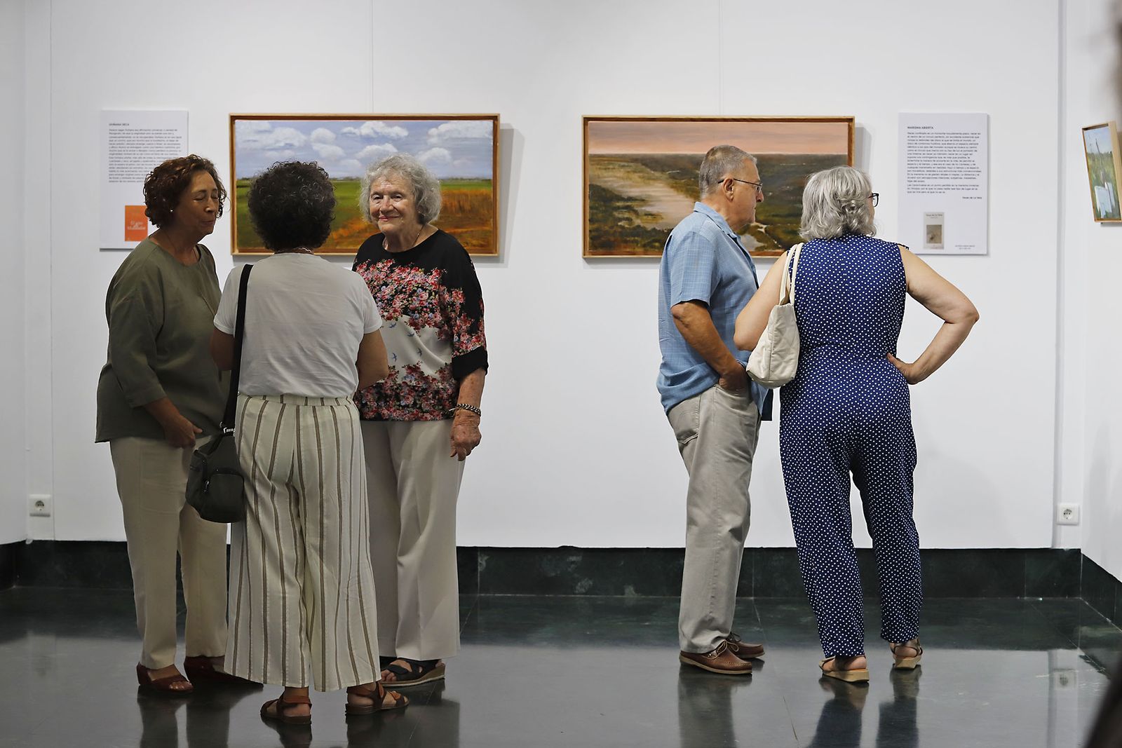 Imágenes de la inauguración de la exposición 'Pasajes y Paisajes de Doñana' de Juan VIlla