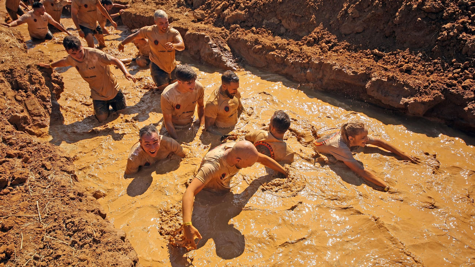Búscate en la VII Carrera del Barro en La Barca