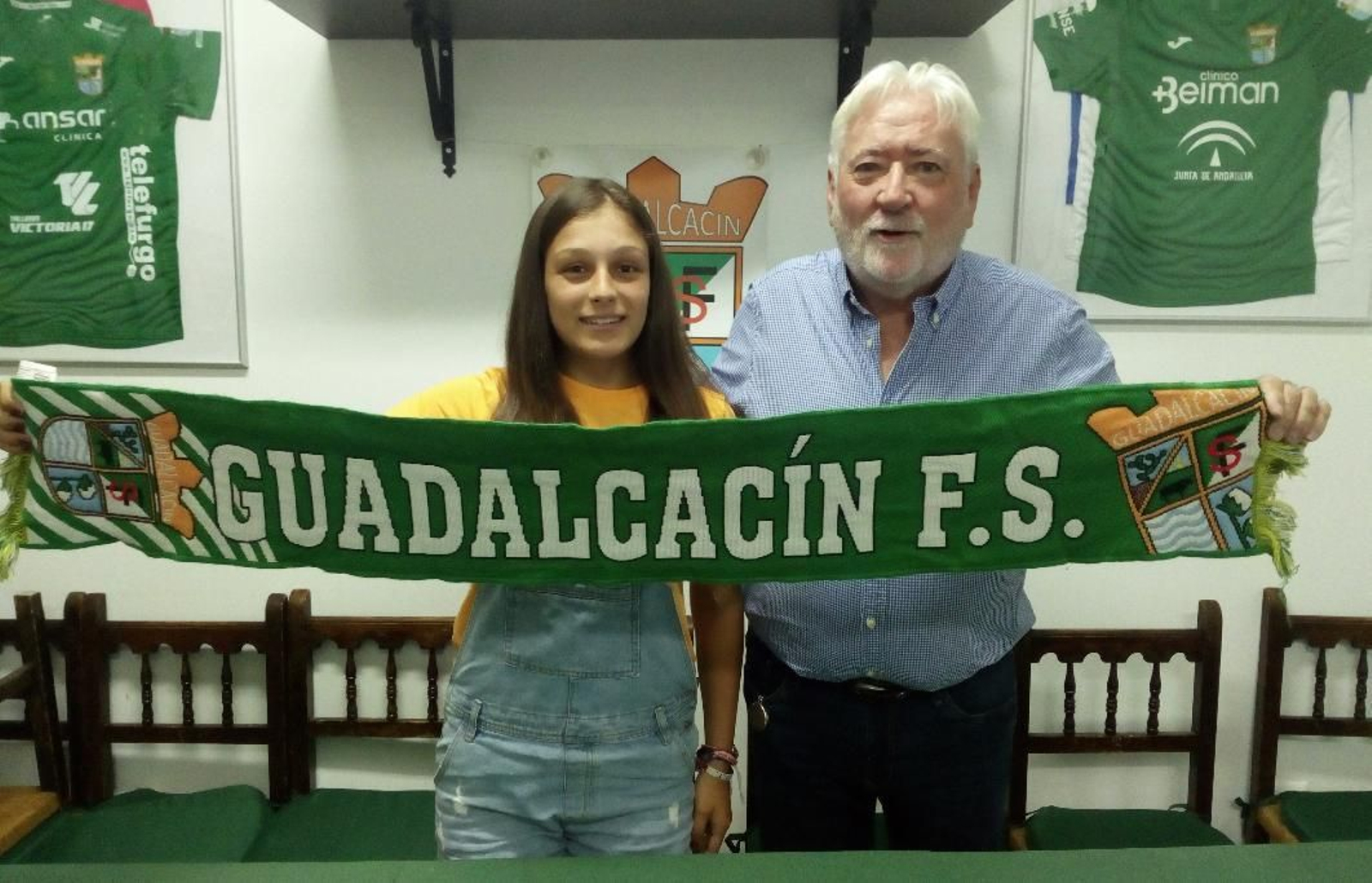 Gisela Martínez, junto a Luis Delgado, presidente del Guadalcacín FSF.