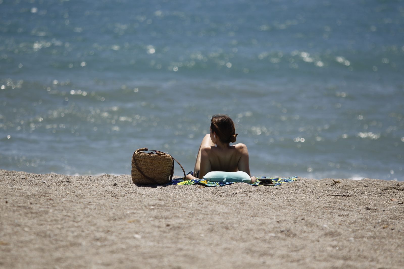 Fotogalería primer día de playa tras el confinamiento en Almería