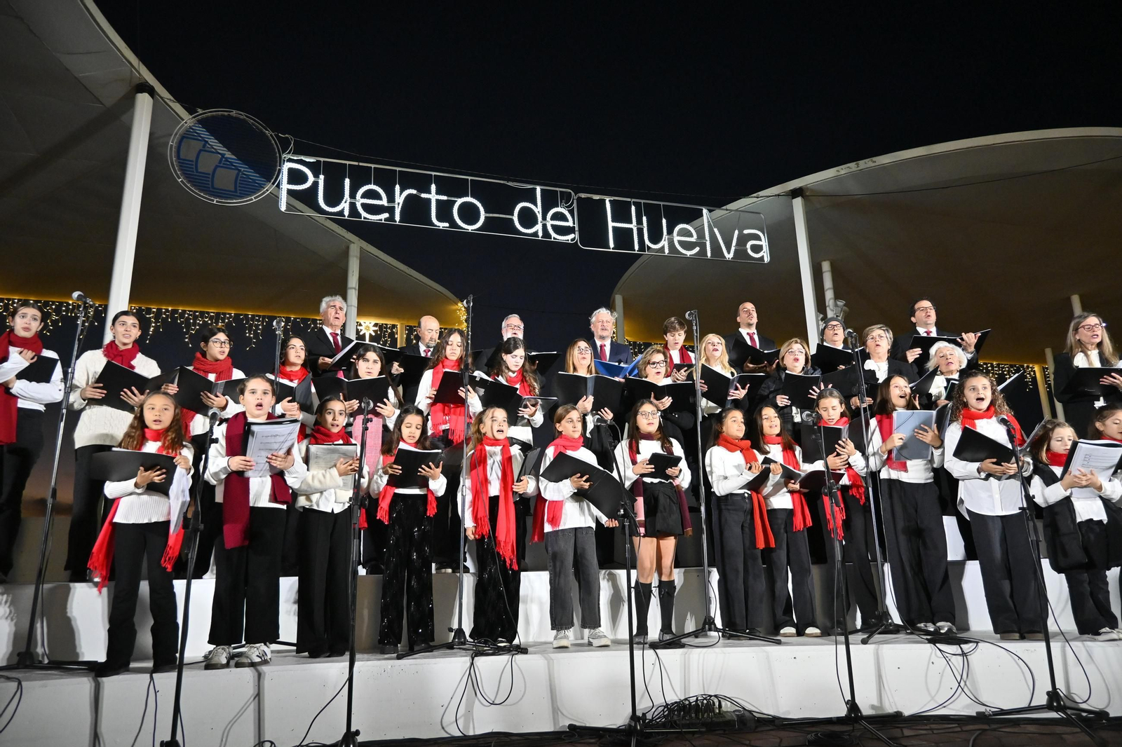 Inauguración de la iluminación navideña en el Paseo de la Ría del Puerto de Huelva 2025