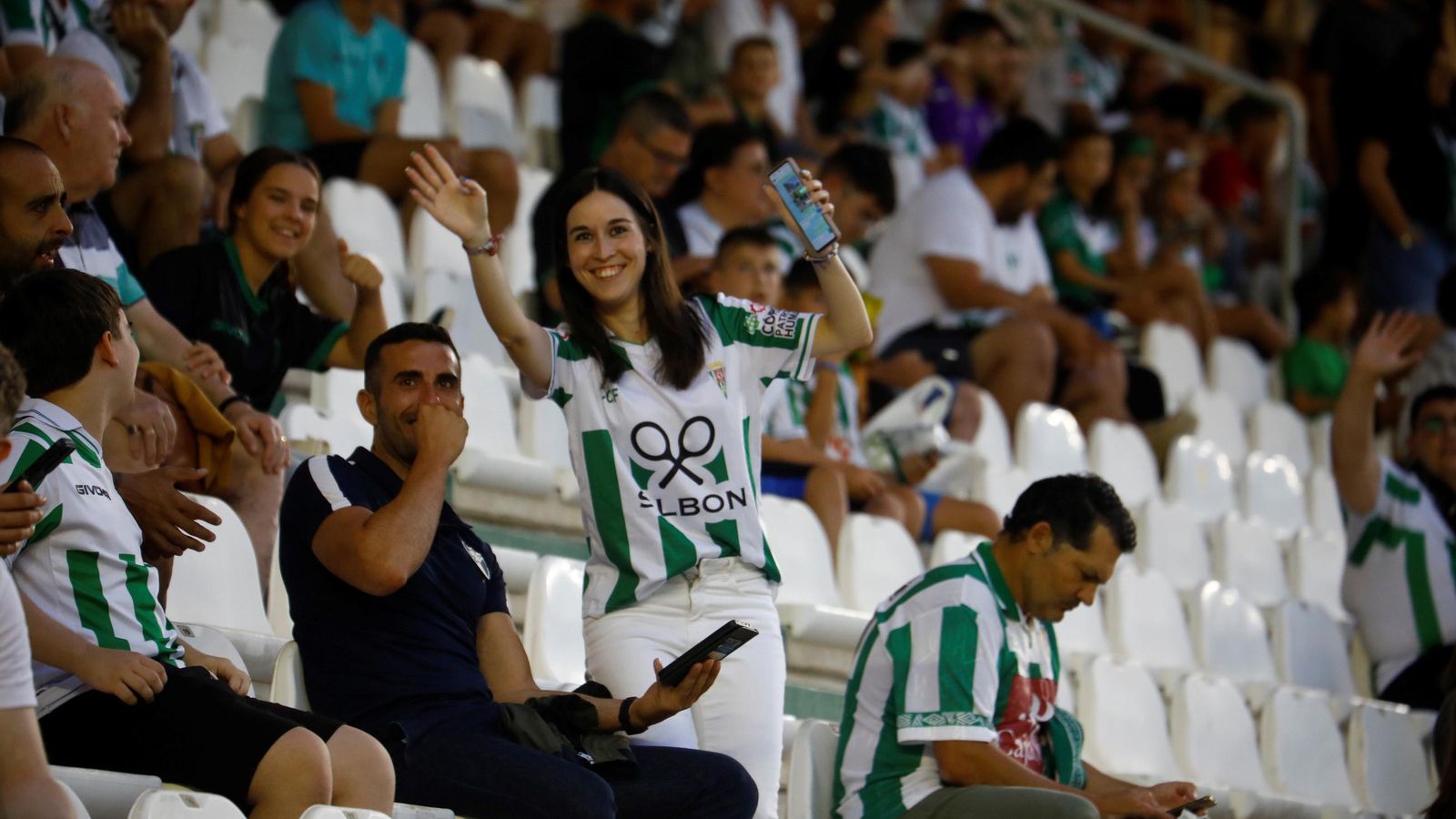Búscate en las gradas del Arcángel en el Córdoba - Málaga CF