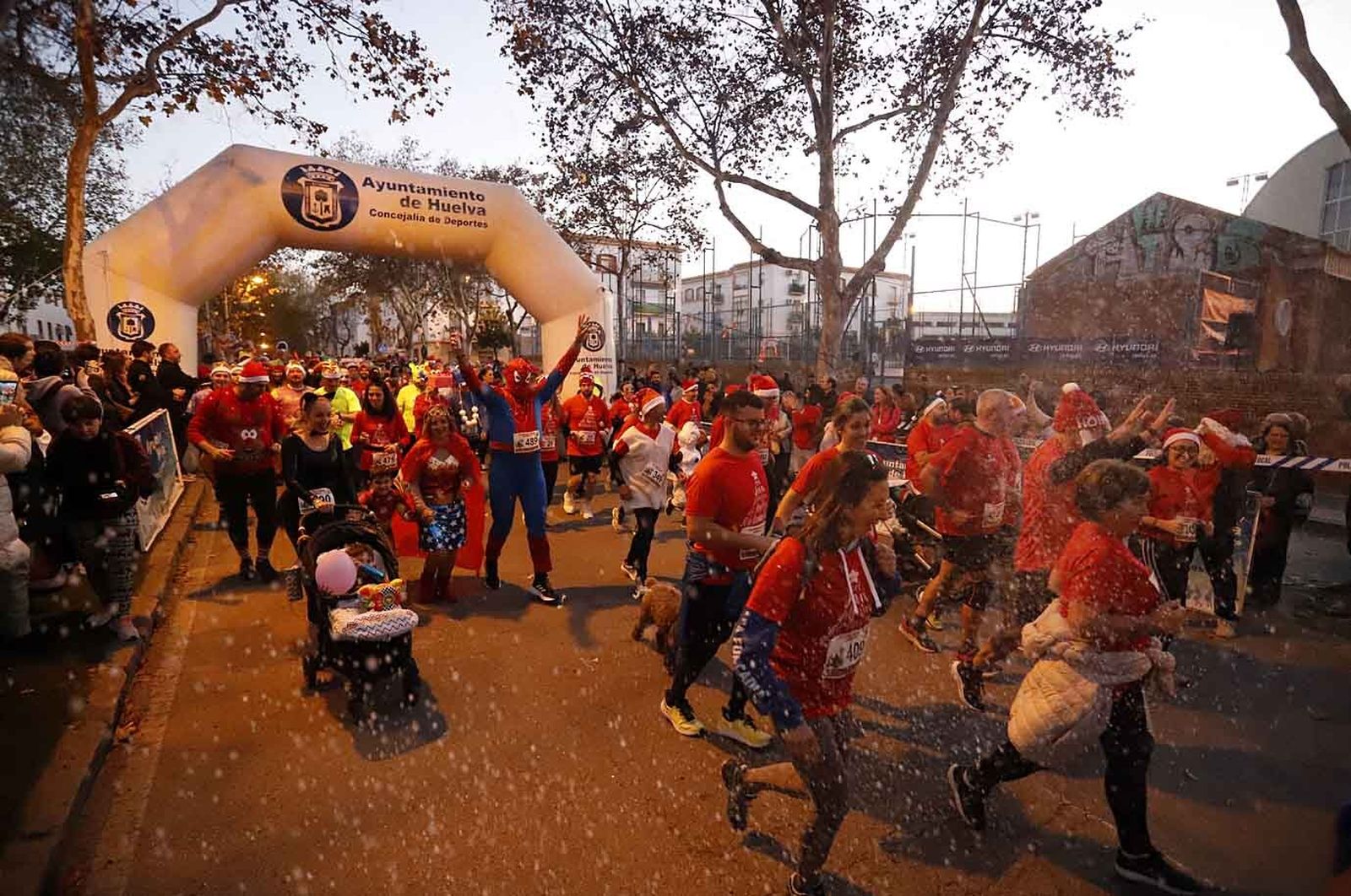Imágenes de la carrera de San Silvestre en Huelva
