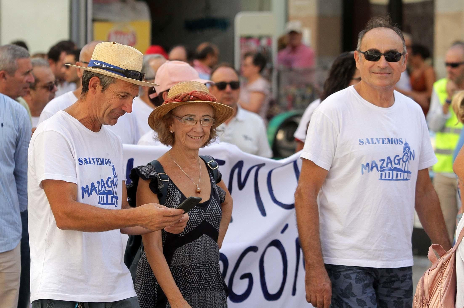 Imágenes de la manifestación "Salvemos las Playas de Huelva"