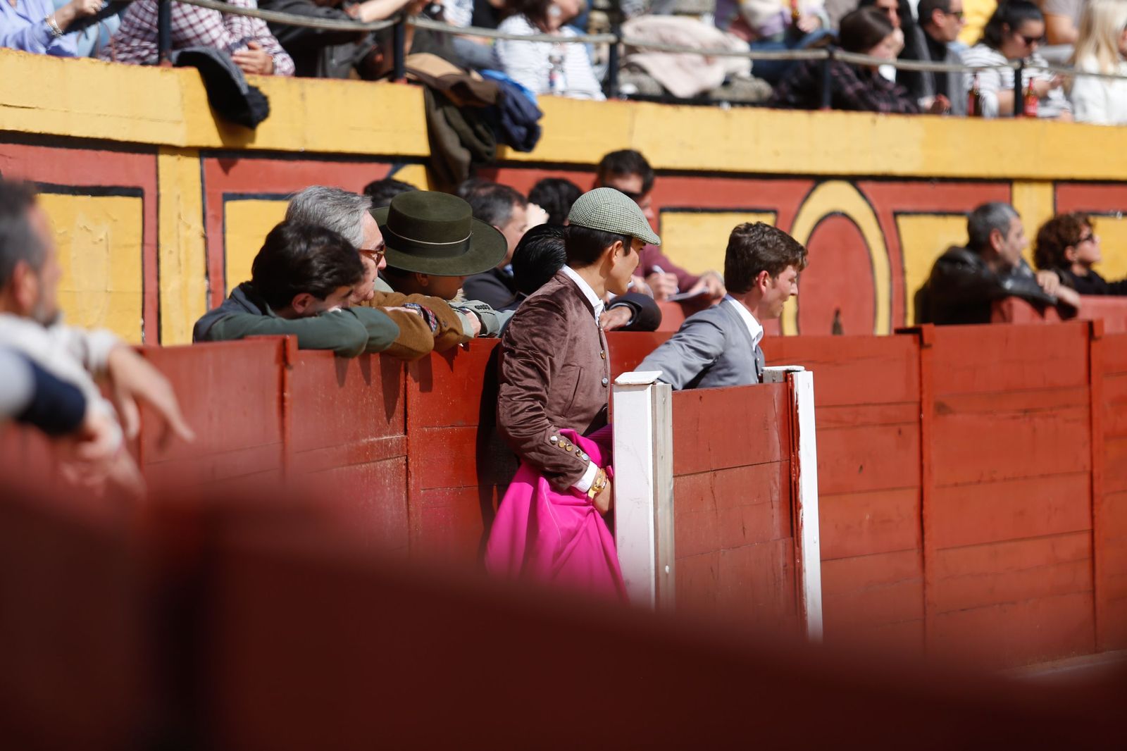 La clase magistral solidaria de Miguelete en la plaza de toros de Las Palomas de Algeciras, en imágenes