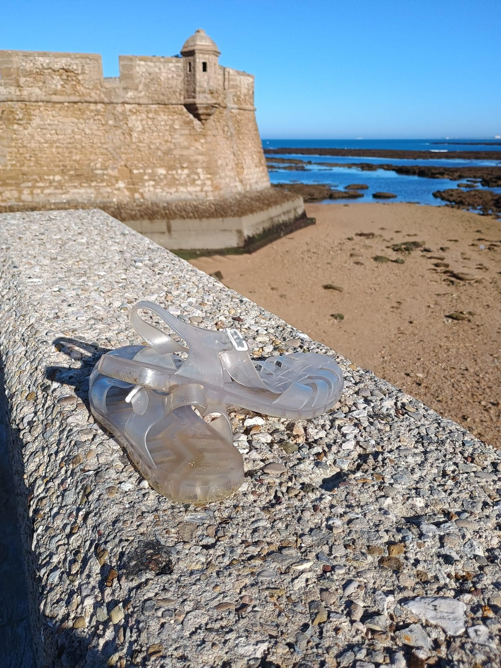 Las impresionantes imágenes de las mareas vivas en la Caleta de Cádiz