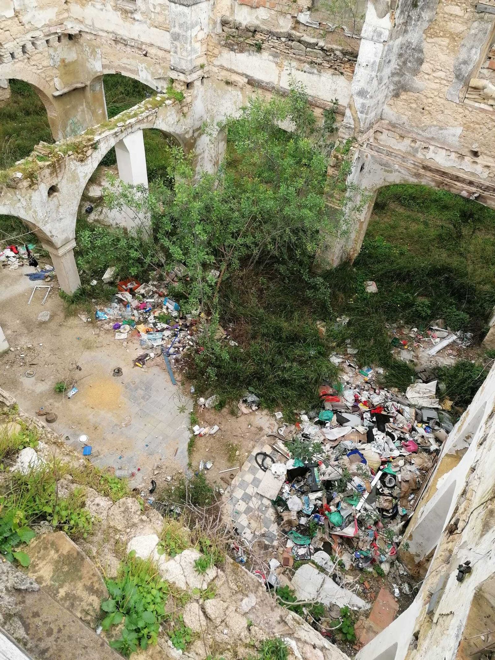 "Por aquí no ha pasado nadie a desratizar"