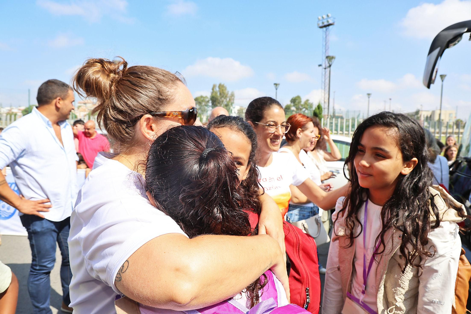 Imágenes del recibimiento a los  niños procedentes de los campamentos saharauis que pasarán sus vacaciones en Huelva